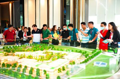 Công ty môi giới bất động sản có quyền thu tiền đặt cọc của khách hàng?